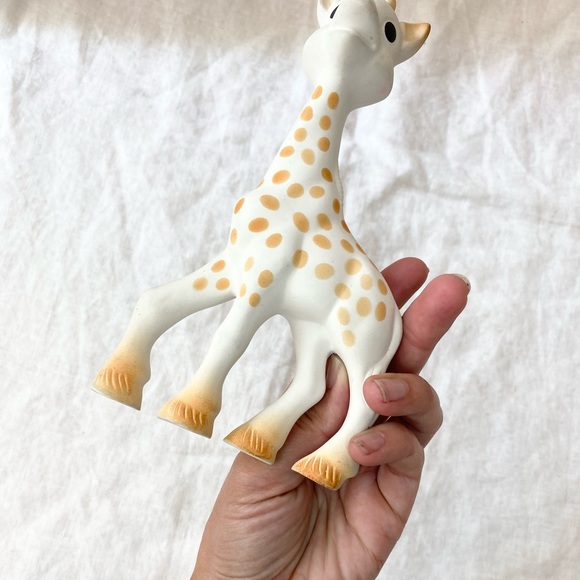 Sophie La Girafe Teething Toy - Picture 7 of 8